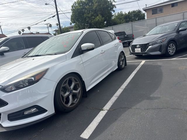 Used 2018 Ford Focus ST w/ Equipment Group 401A FWD image 2