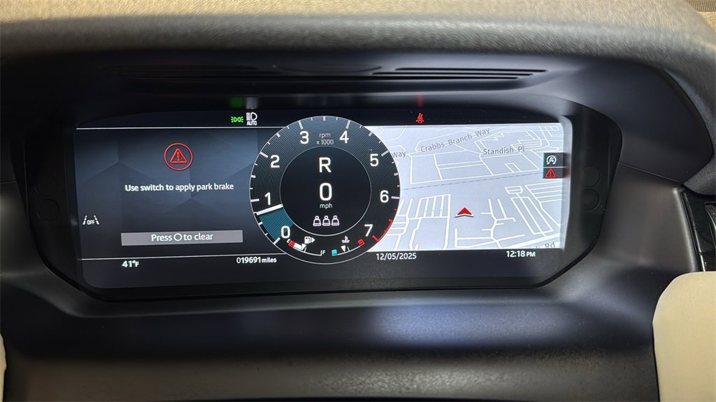 Used 2024 Land Rover Discovery Sport S image 32