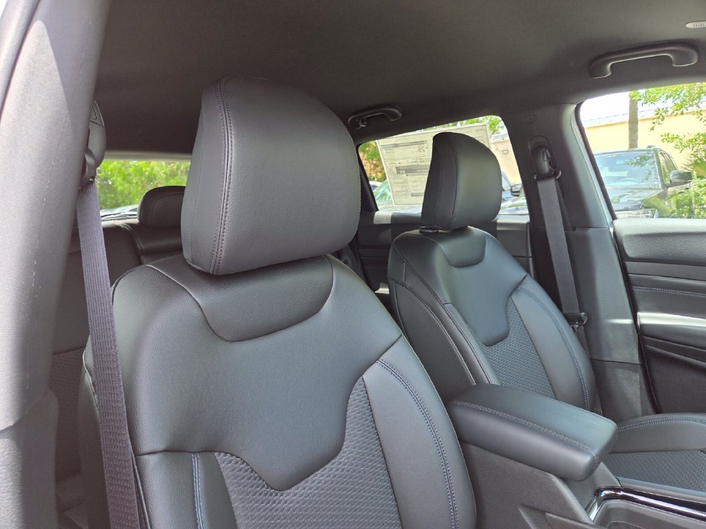 New 2026 Jeep Compass Latitude AWD/4WD image 16