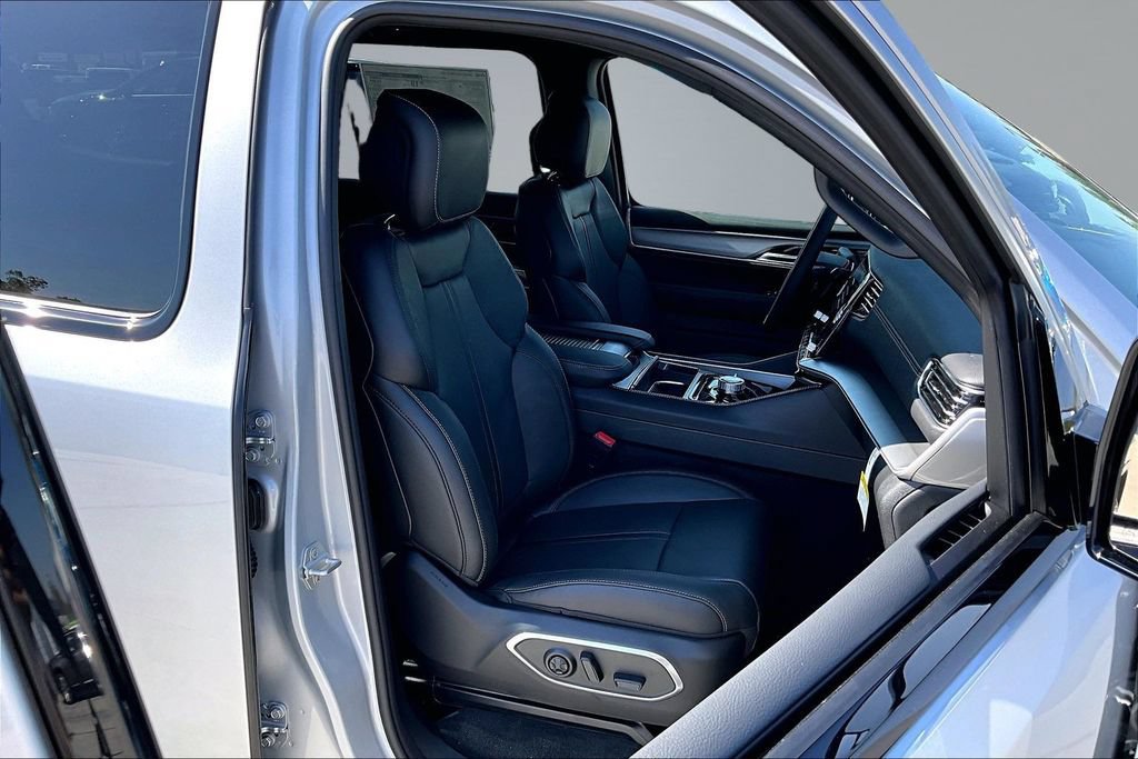 New 2026 Jeep Grand Wagoneer 4WD image 16