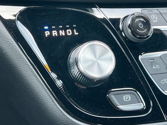 Used 2025 Chrysler Pacifica Select FWD image 29