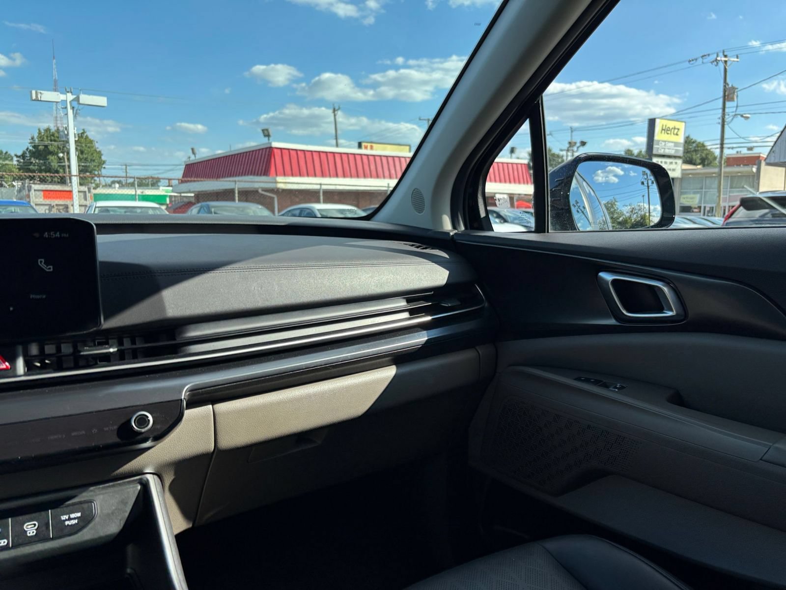 Used 2026 Kia Carnival FWD image 32