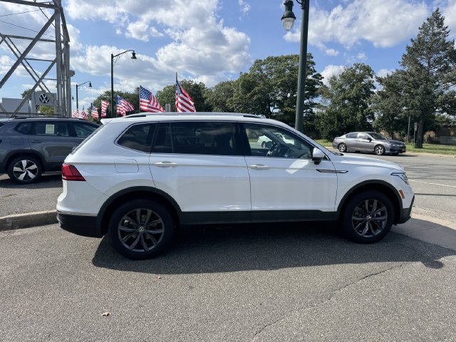 Used 2023 Volkswagen Tiguan SE w/ Panoramic Sunroof Package AWD/4WD image 4
