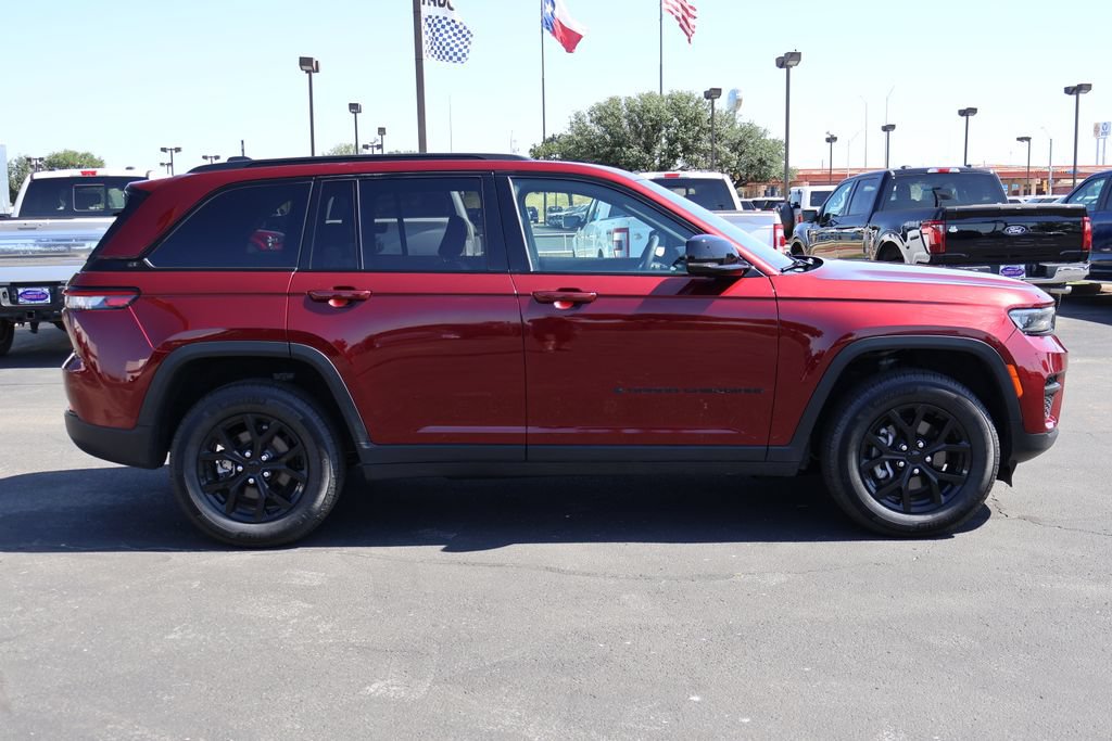 Used 2024 Jeep Grand Cherokee Altitude RWD image 10