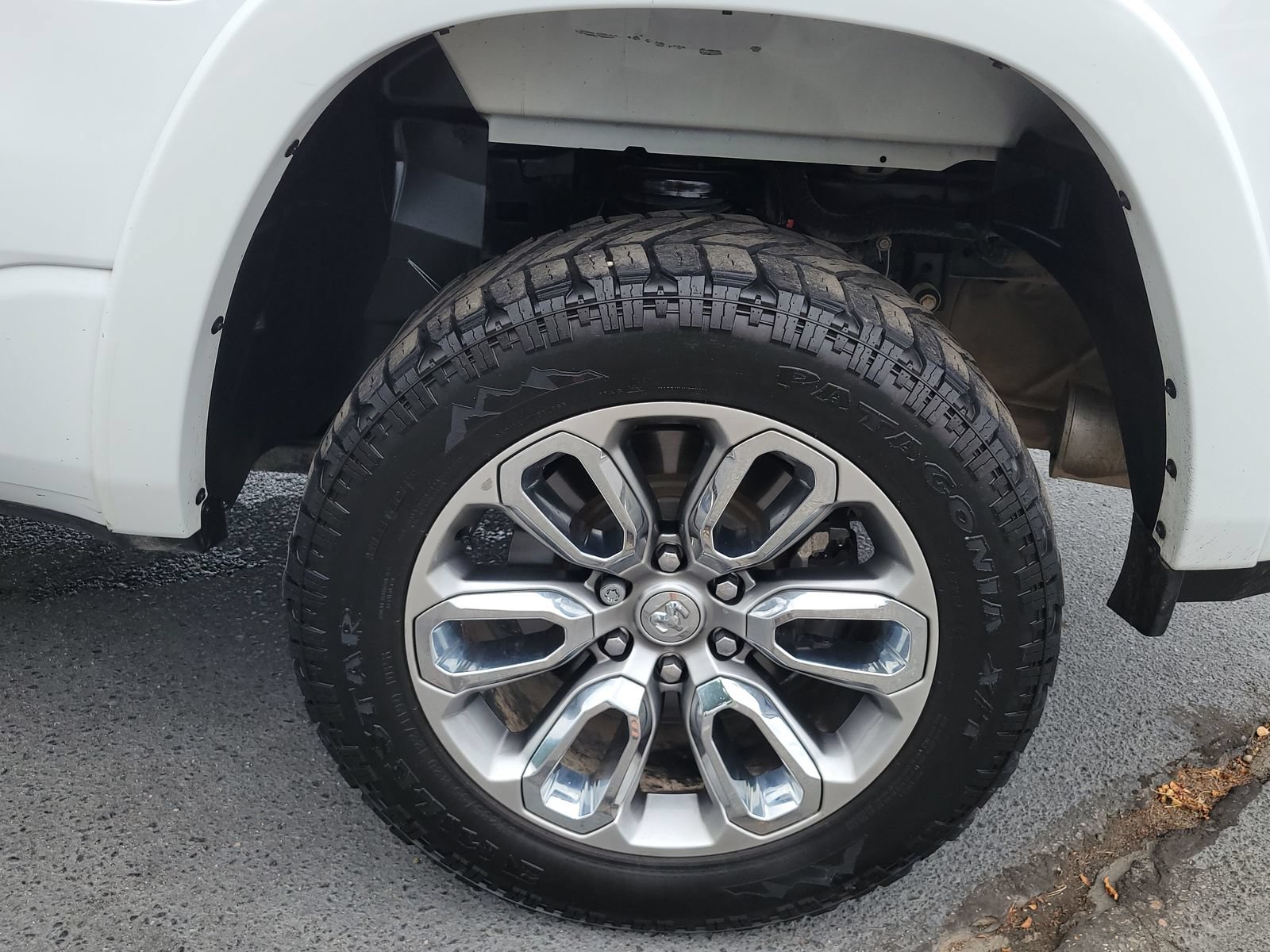 Used 2020 RAM 1500 Laramie w/ Sport Appearance Package AWD/4WD image 16