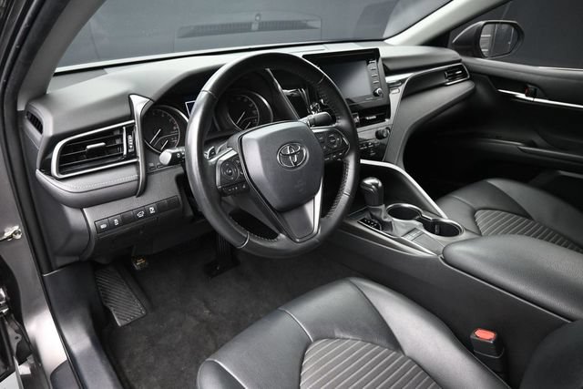 Used 2022 Toyota Camry SE FWD image 11