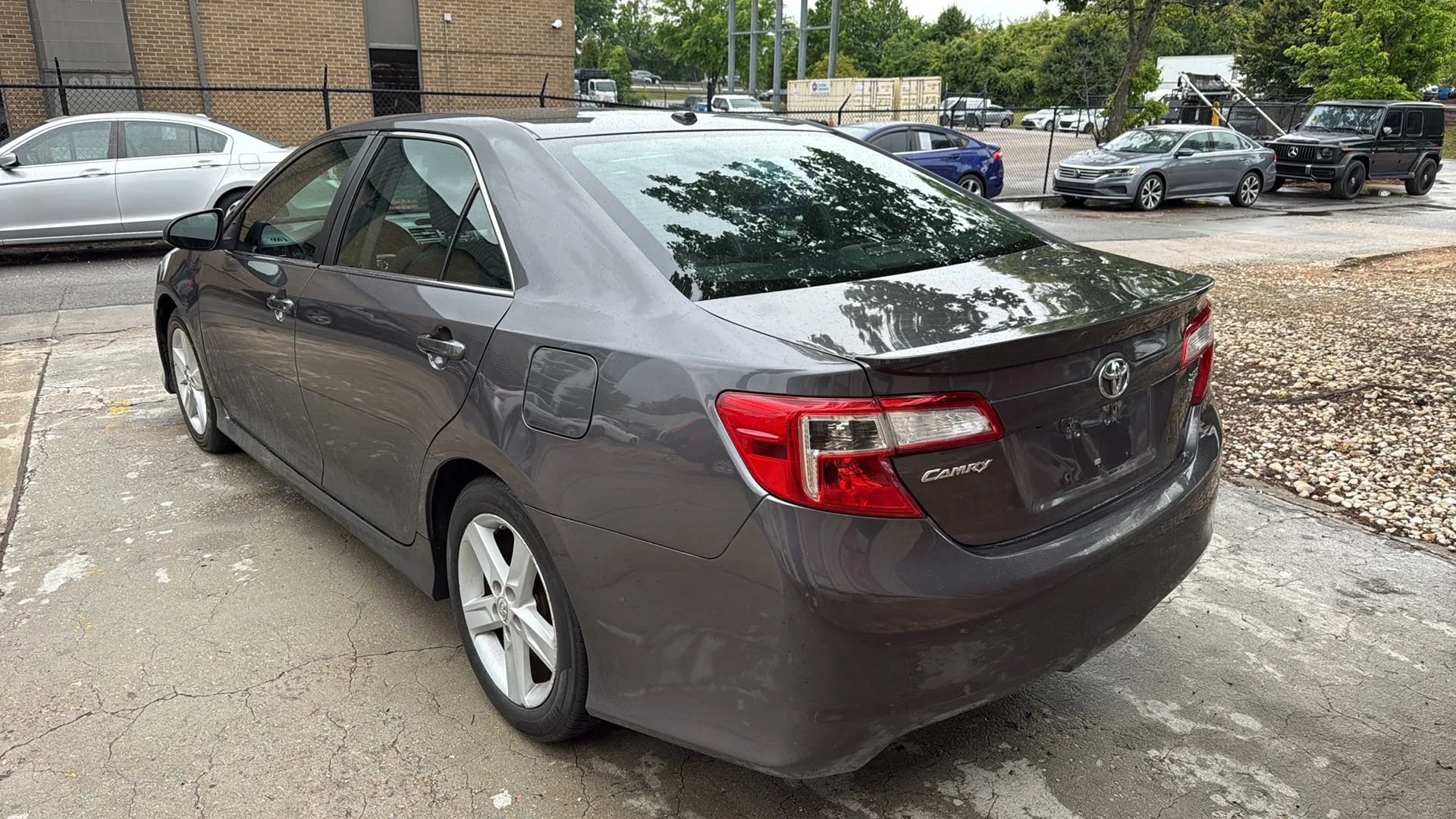 Used 2014 Toyota Camry SE w/ Moonroof Package FWD image 7