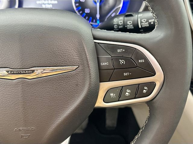 Used 2024 Chrysler Pacifica Touring-L image 22