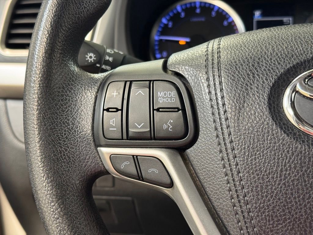 Used 2018 Toyota Highlander LE FWD image 31