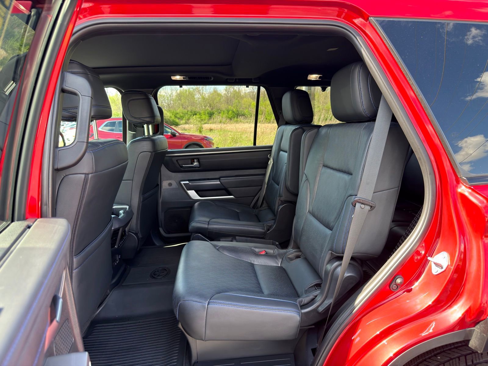 Used 2025 Toyota Sequoia Platinum AWD/4WD image 33
