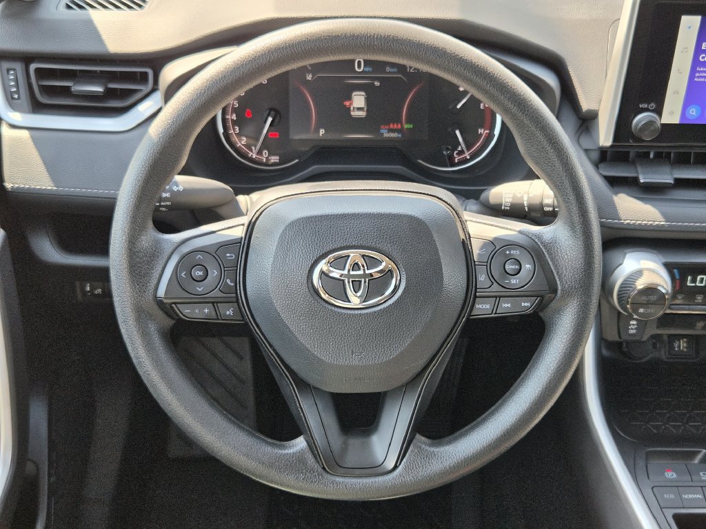 Used 2025 Toyota RAV4 XLE FWD image 15