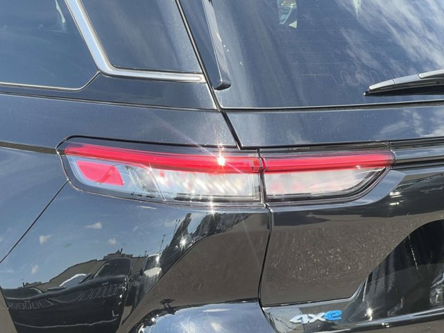 Certified 2022 Jeep Grand Cherokee Summit AWD/4WD image 8
