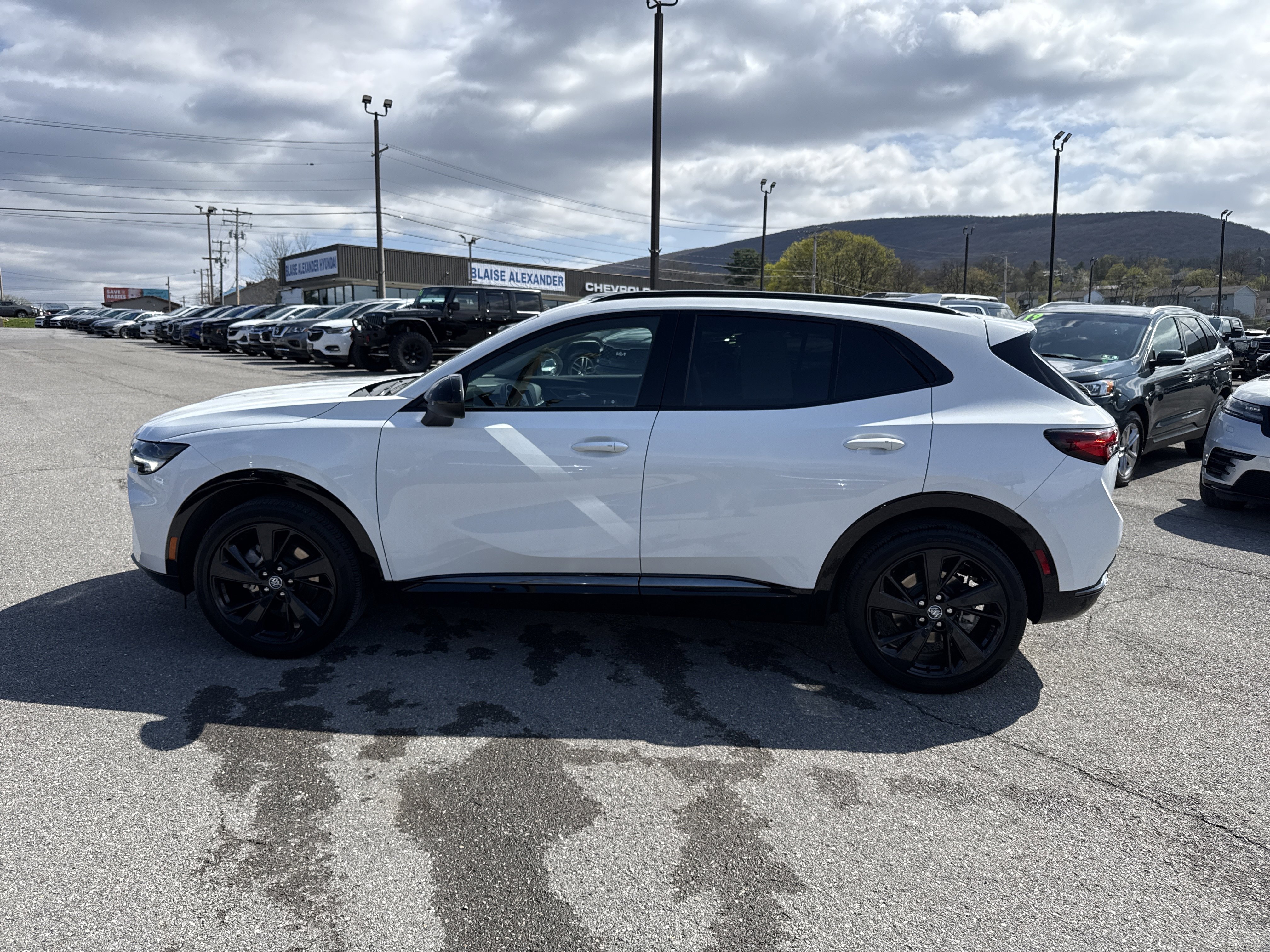 Used 2023 Buick Envision Essence w/ Sport Touring Package image 7