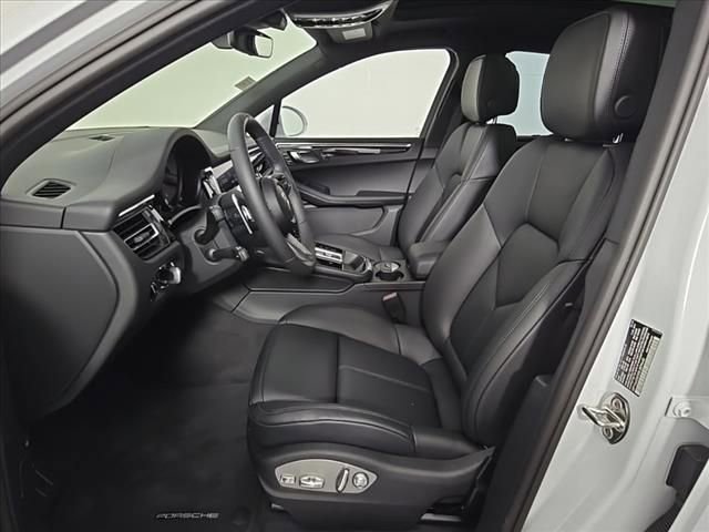 Certified 2025 Porsche Macan image 5
