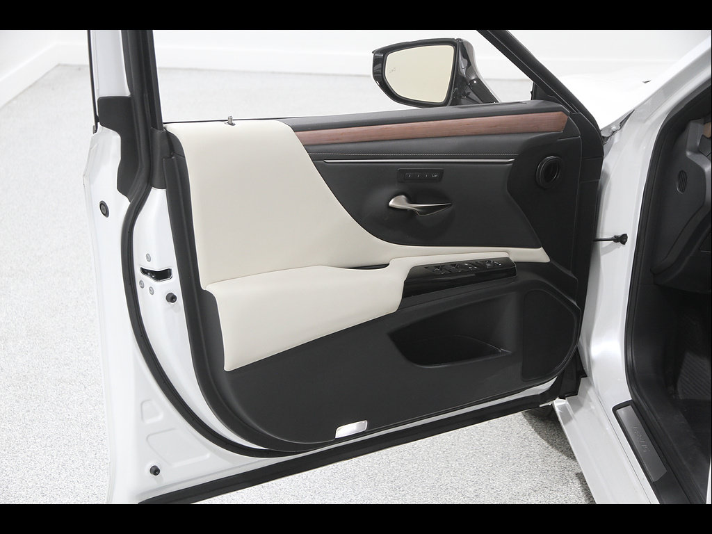 Certified 2025 Lexus ES 350 w/ Premium Package FWD image 4