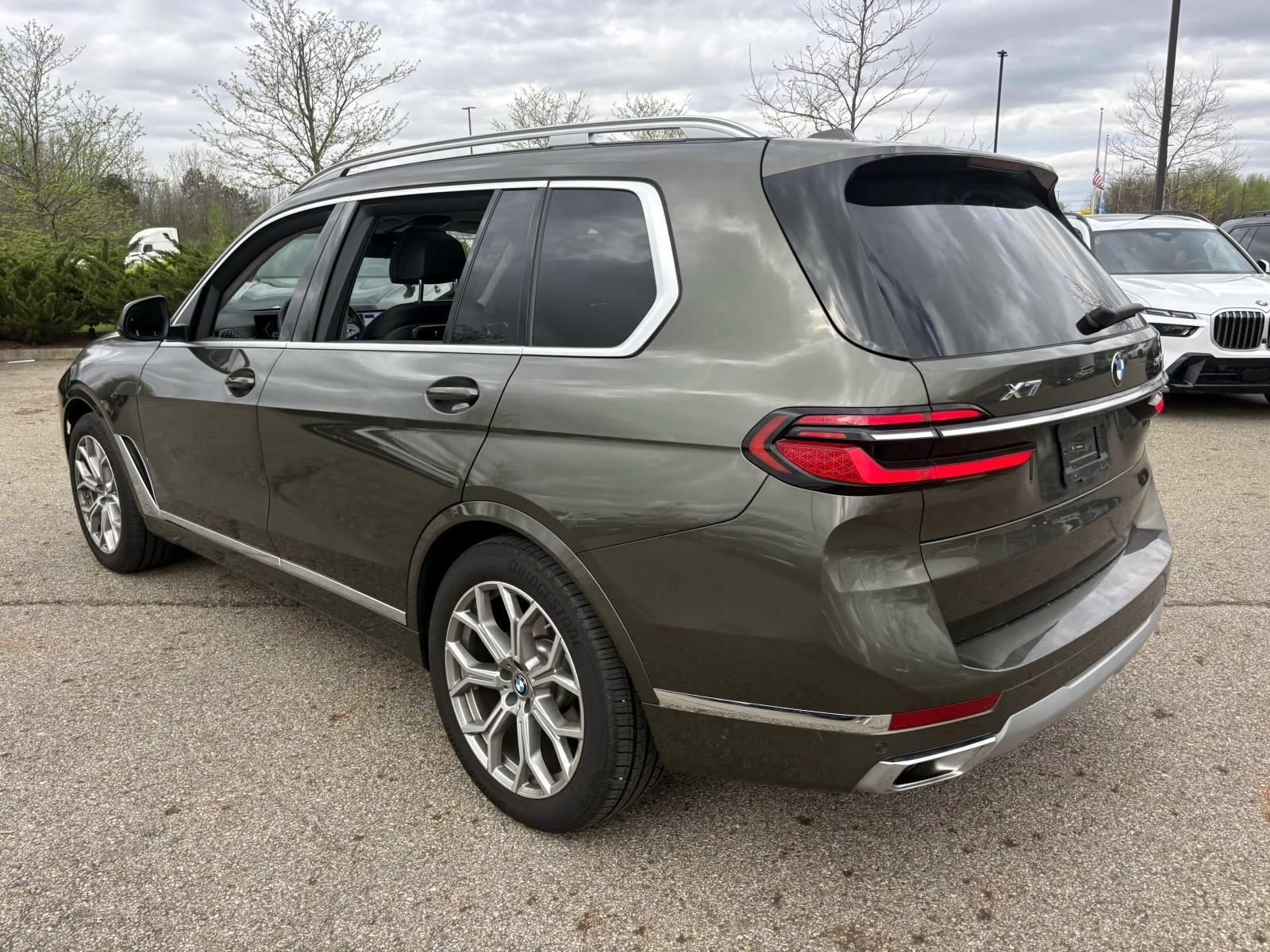 Used 2026 BMW X7 xDrive40i w/ Premium Package AWD/4WD image 7