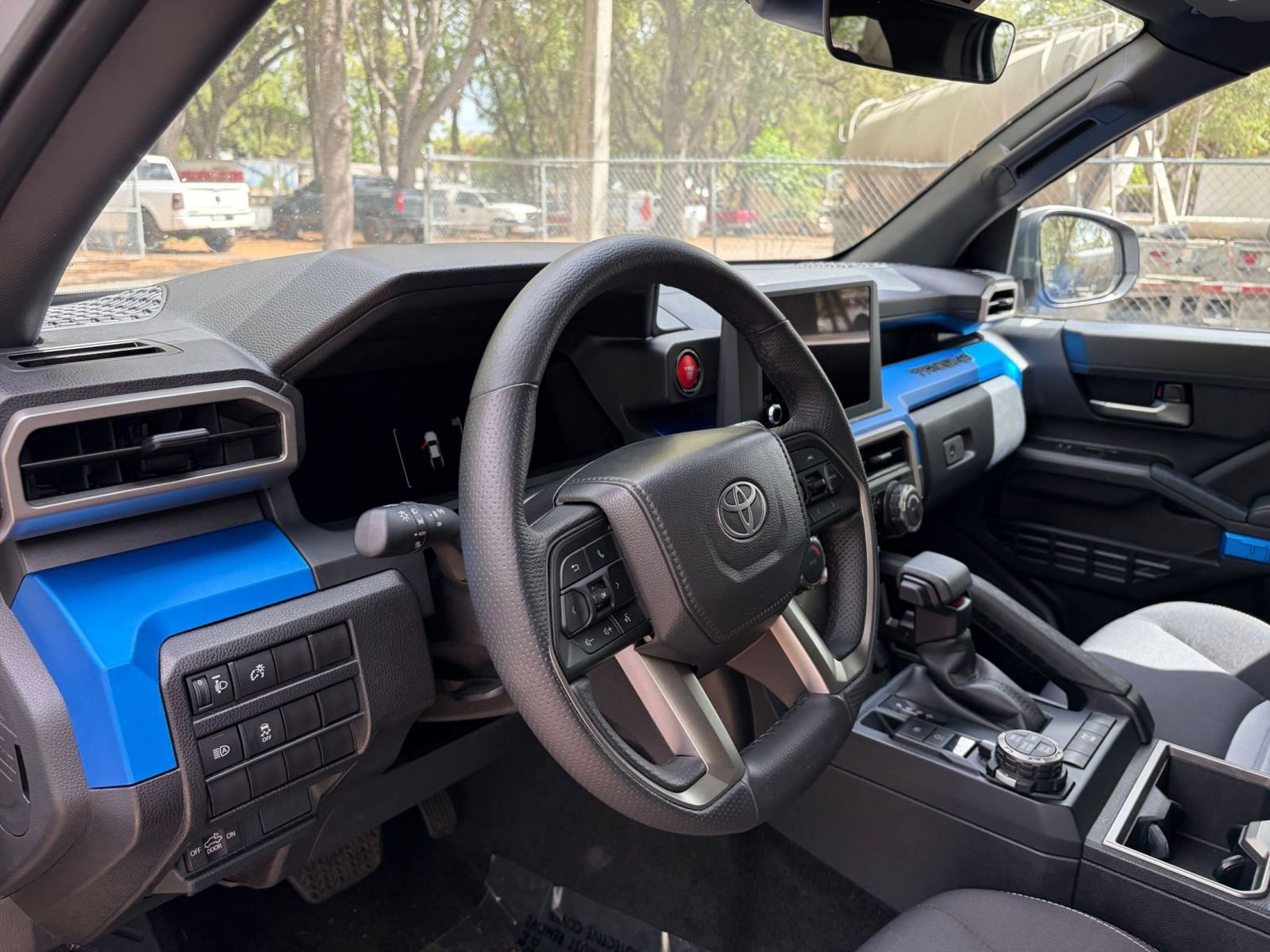 Used 2025 Toyota Tacoma TRD Off-Road image 31