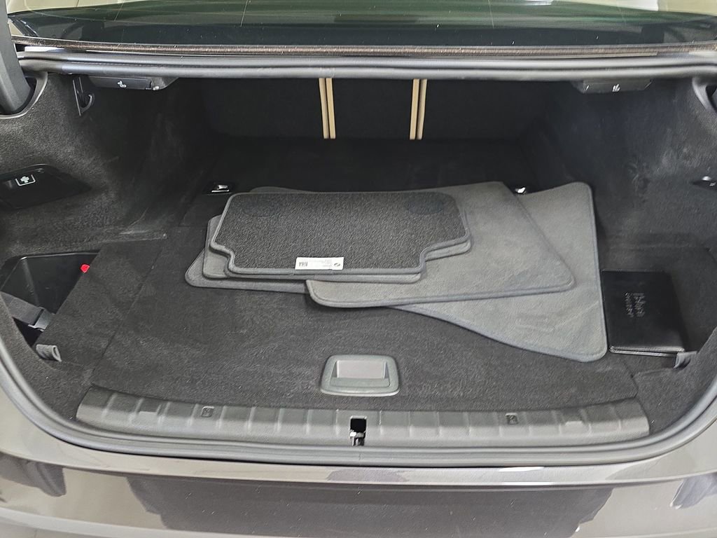 Certified 2022 BMW 530e w/ Convenience Package image 27