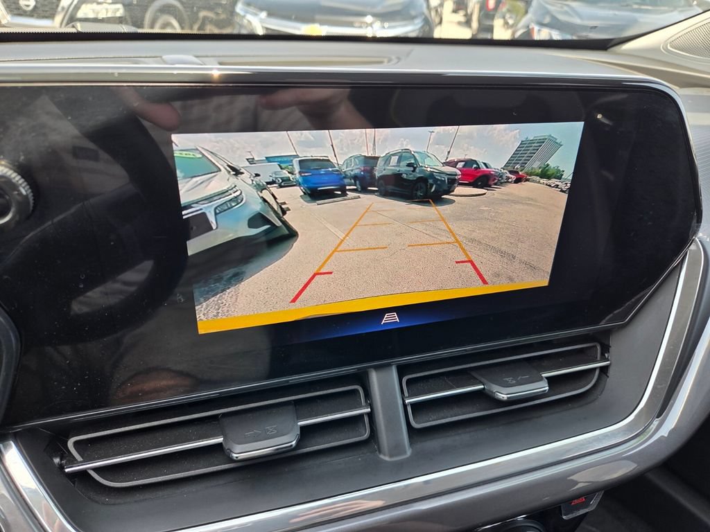 Used 2025 Chevrolet Trax ACTIV w/ Driver Confidence Package FWD image 33