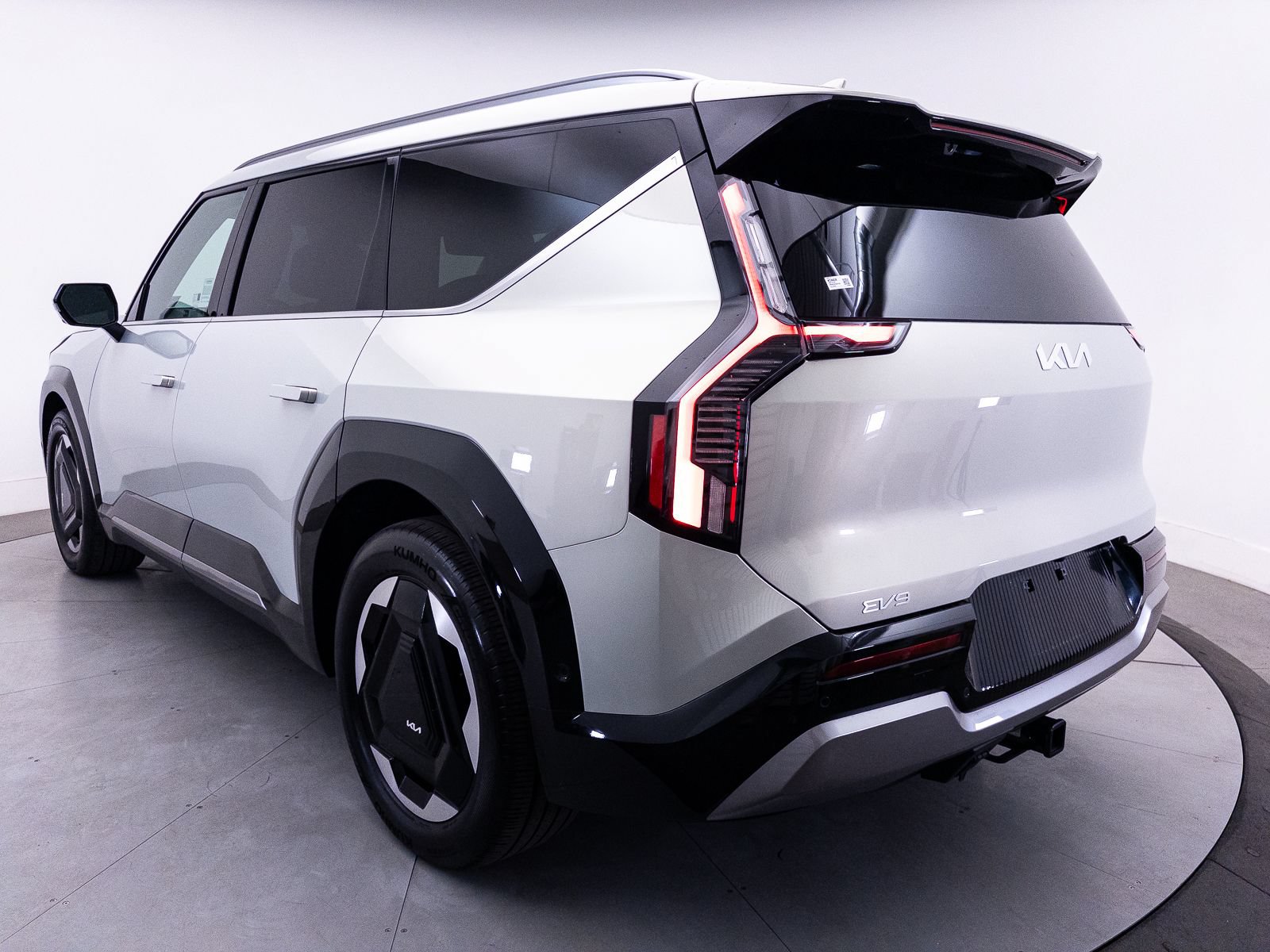 Certified 2024 Kia EV9 Land AWD/4WD image 16