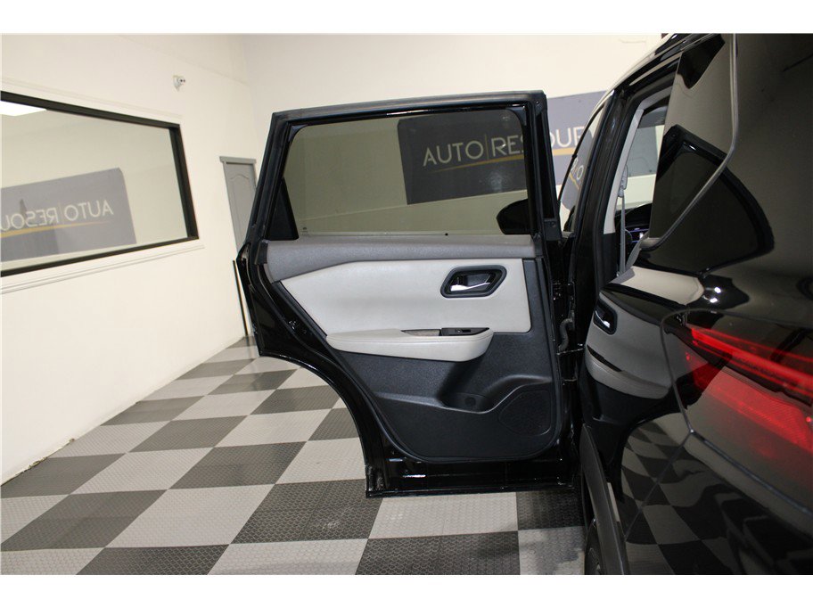 Used 2025 Nissan Rogue SV image 13