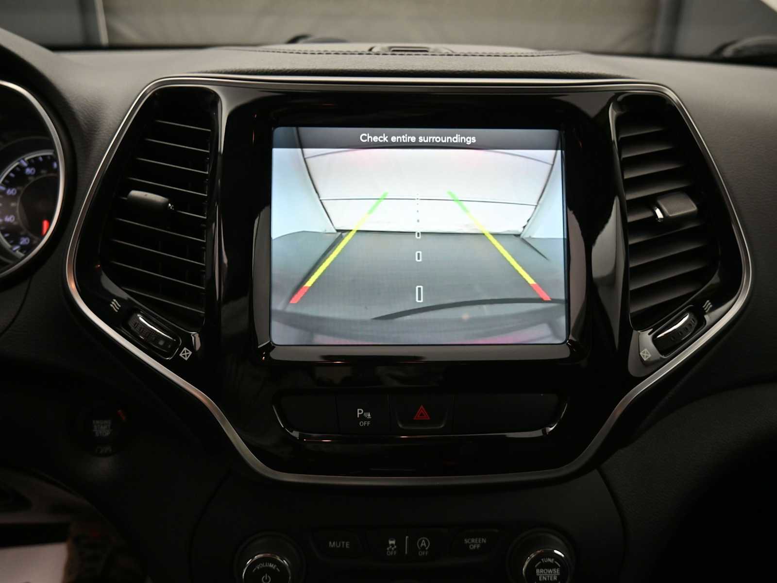 Used 2019 Jeep Cherokee Limited AWD/4WD image 8