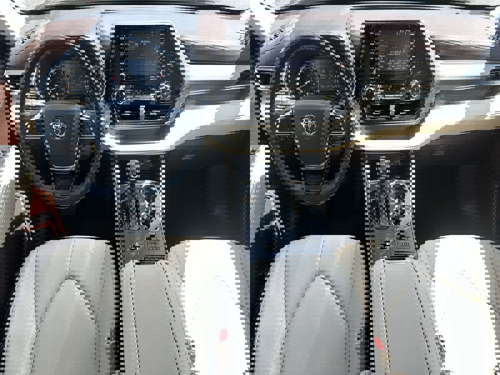 Used 2022 Toyota Highlander XLE image 18