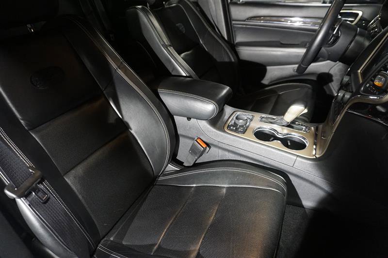 Used 2017 Jeep Grand Cherokee Overland w/ Jeep Active Safety Group image 19