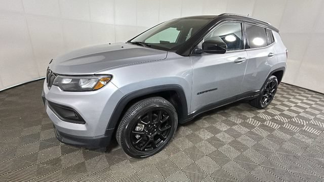 Used 2022 Jeep Compass Latitude w/ Sun and Sound Group AWD/4WD image 6
