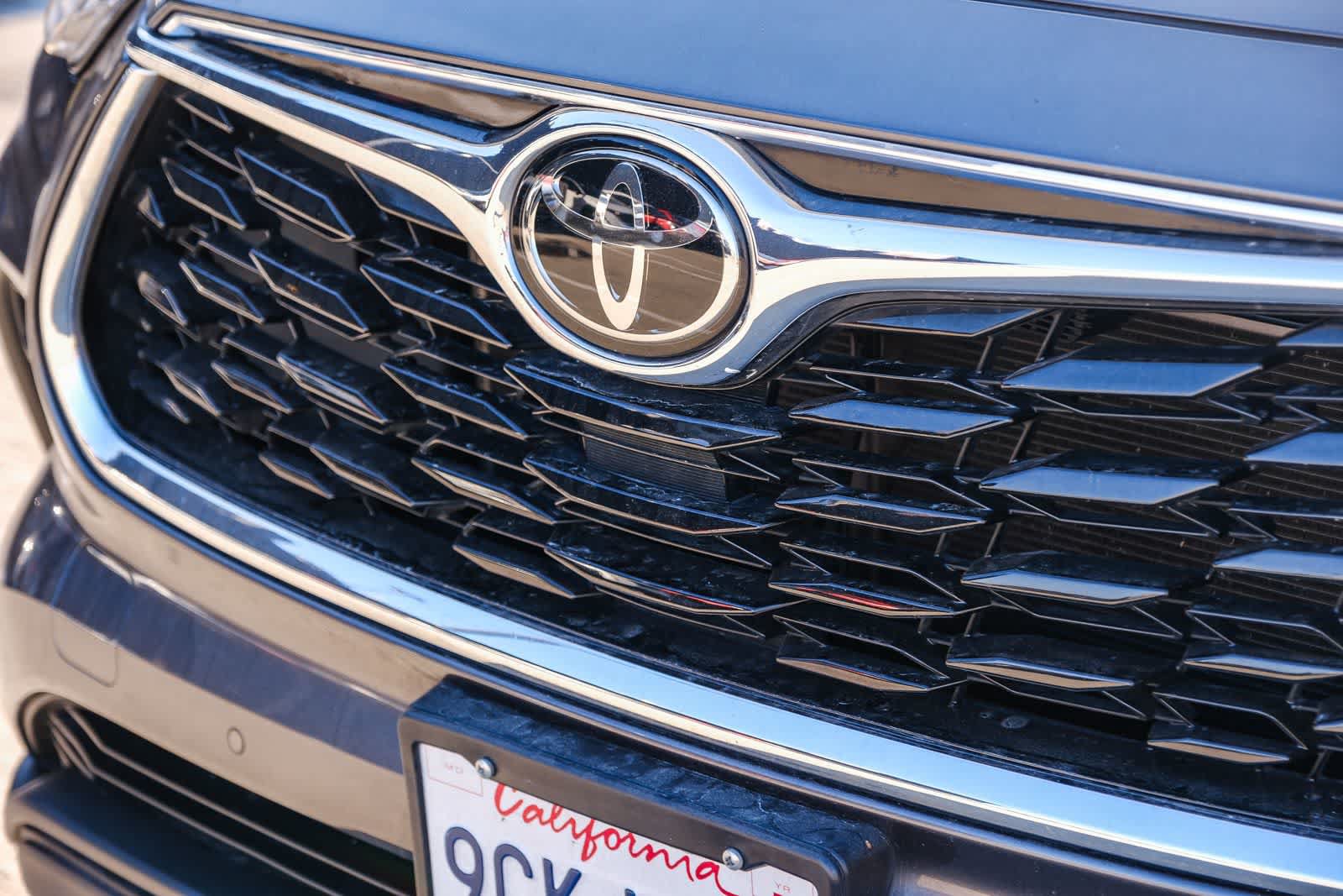 Used 2023 Toyota Highlander Limited FWD image 13