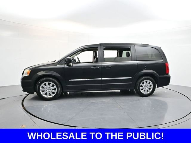 Used 2014 Chrysler Town & Country Touring image 4