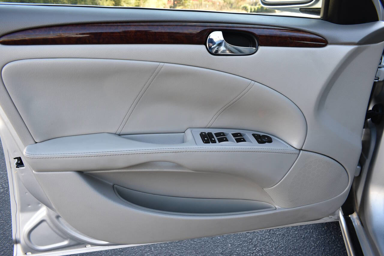 Used 2011 Buick Lucerne CX FWD image 15
