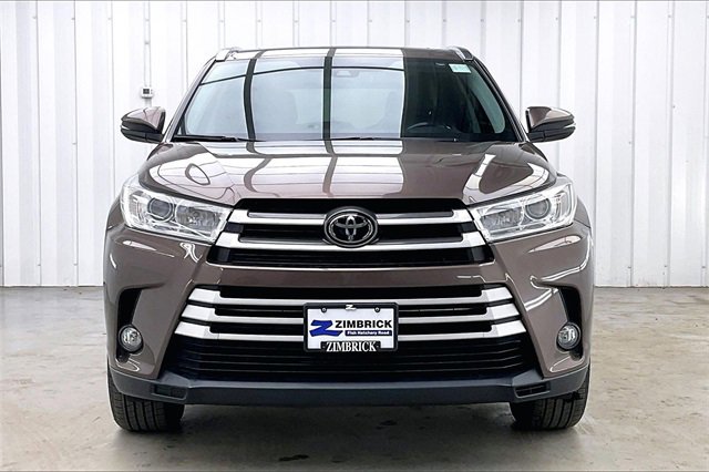 Used 2017 Toyota Highlander XLE image 3