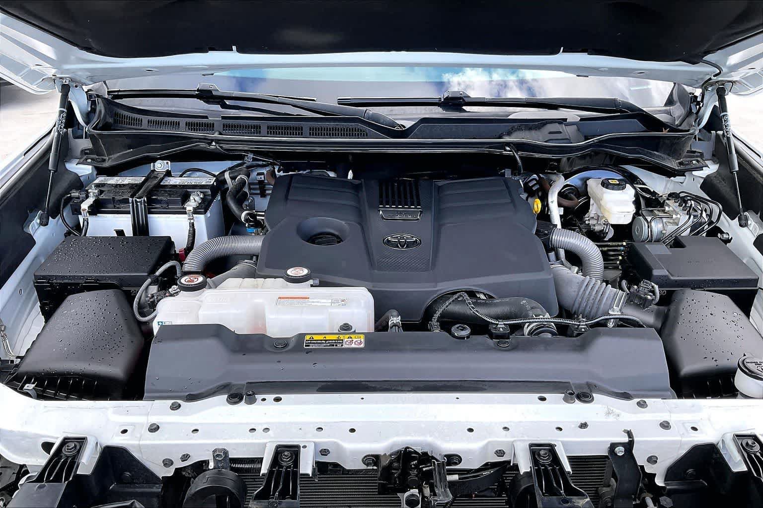 Used 2024 Toyota Tundra Limited AWD/4WD image 9