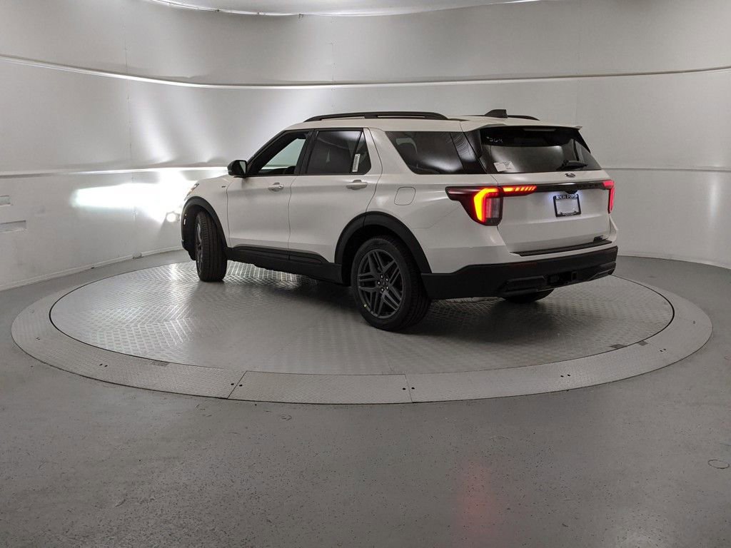 New 2025 Ford Explorer ST-Line w/ Premium Package image 4