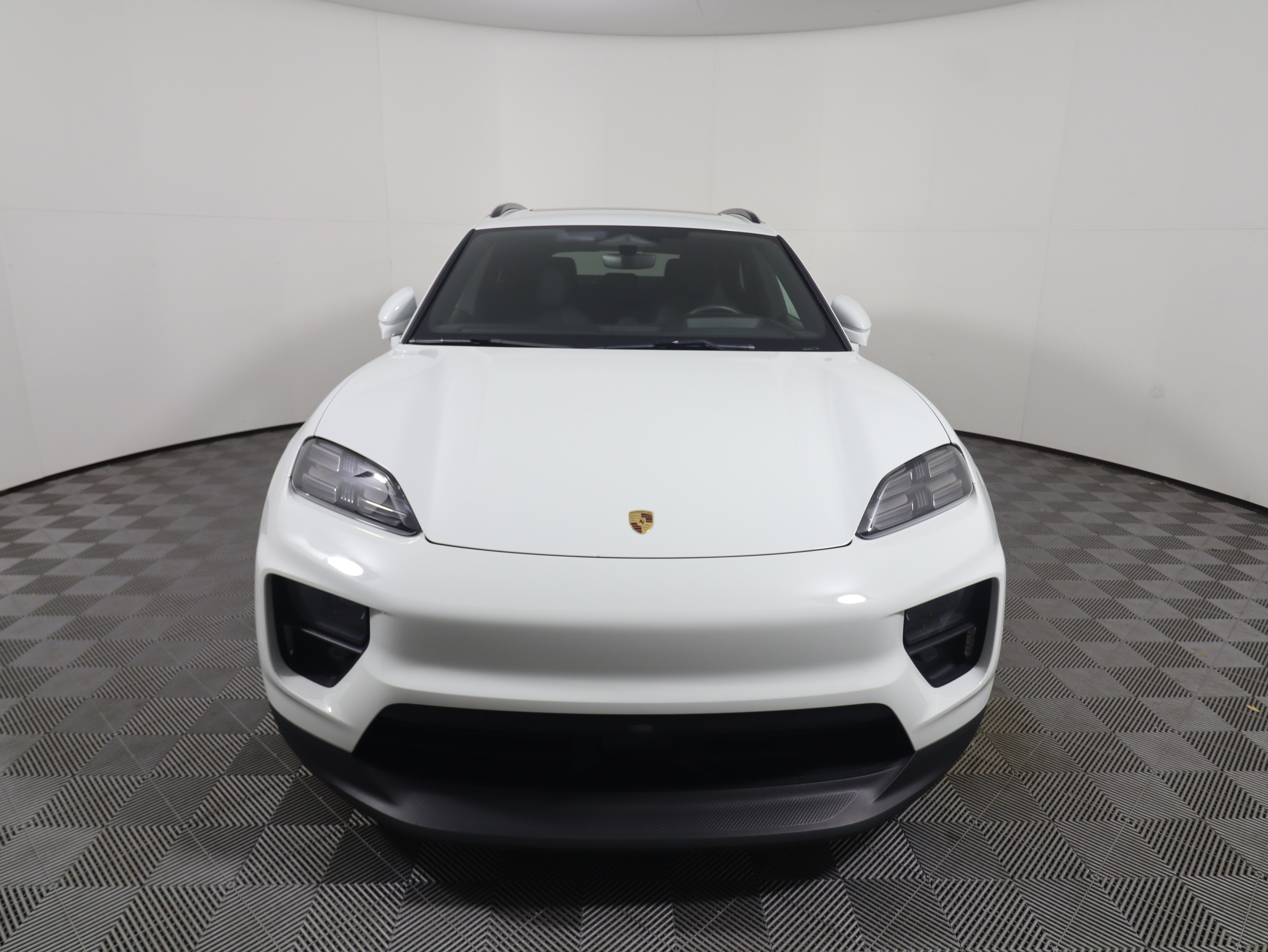 Used 2025 Porsche Macan 4 Electric AWD/4WD image 10