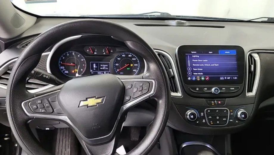 Used 2022 Chevrolet Malibu LT FWD image 2