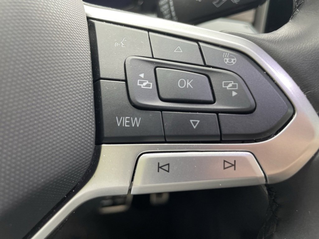 Used 2025 Volkswagen Atlas SEL Premium R-Line image 13