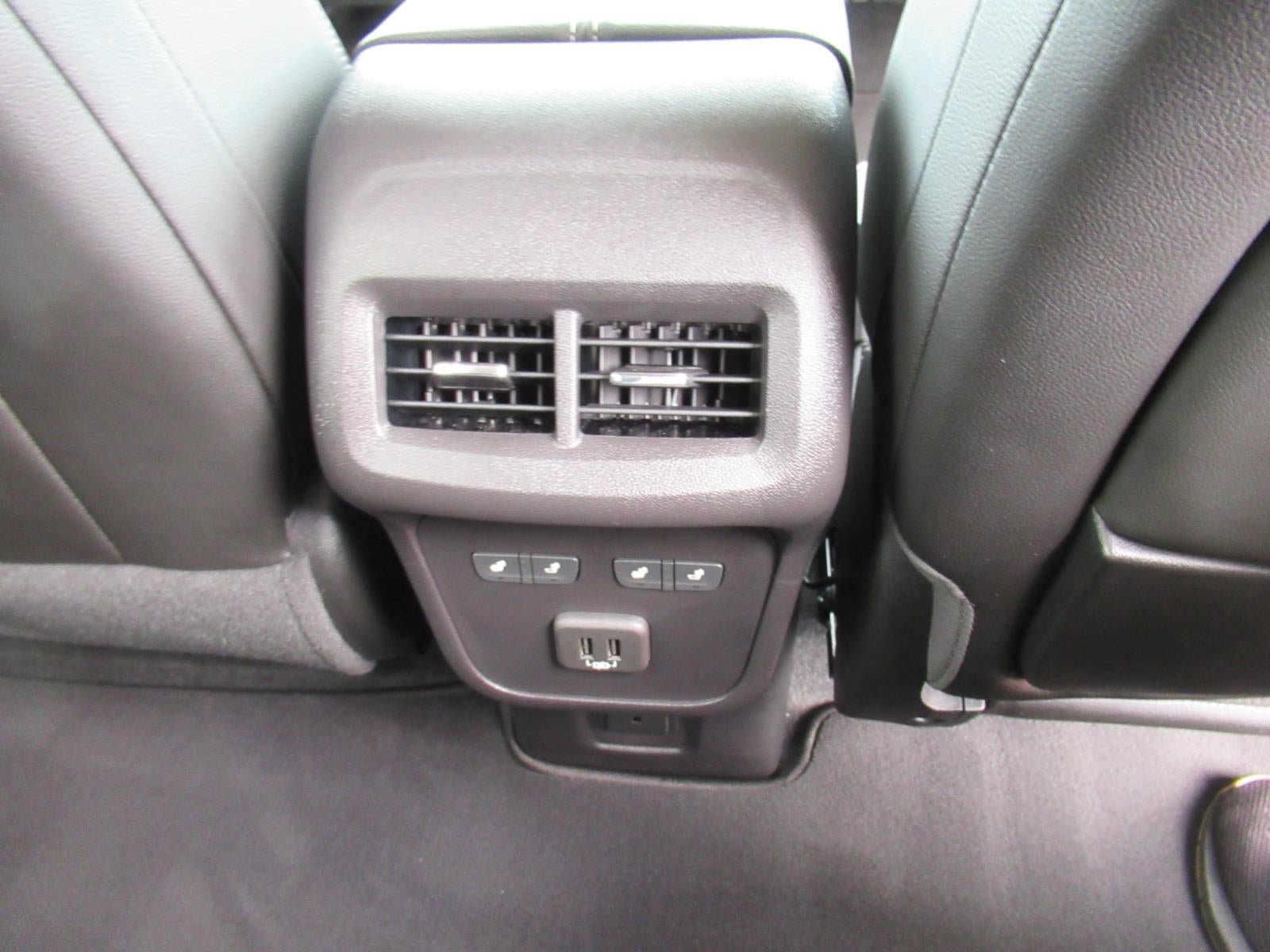 Used 2024 GMC Terrain Denali w/ Denali Premium Package AWD/4WD image 30