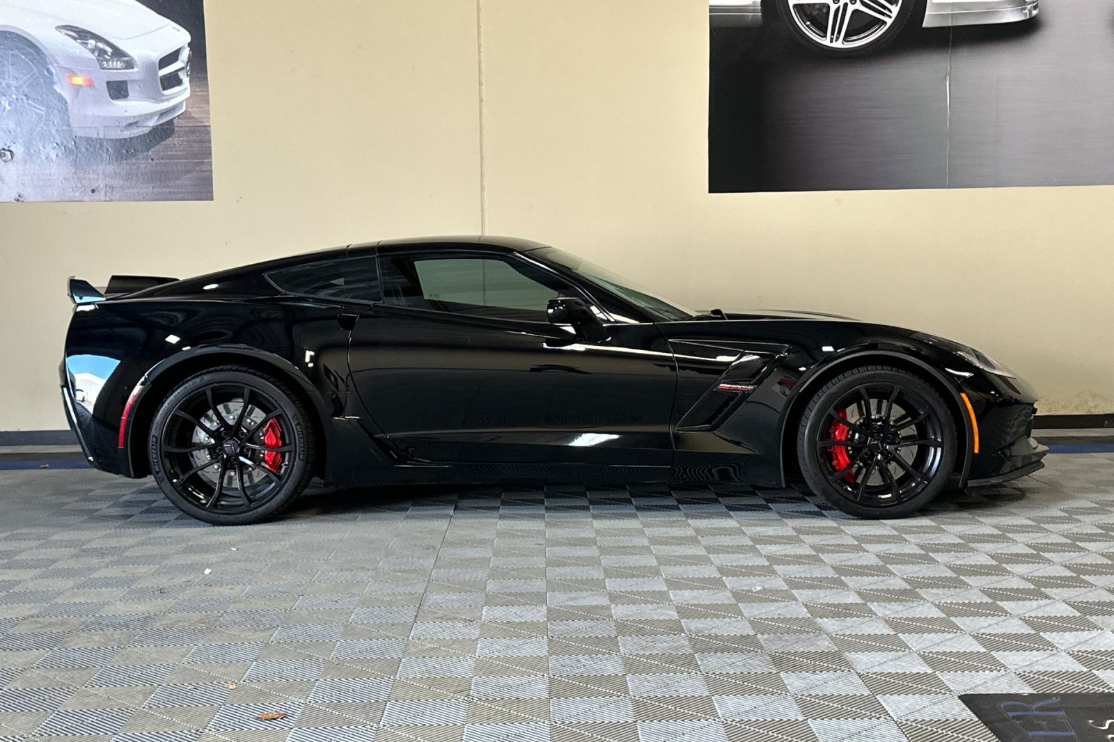 Used 2018 Chevrolet Corvette Grand Sport RWD image 3