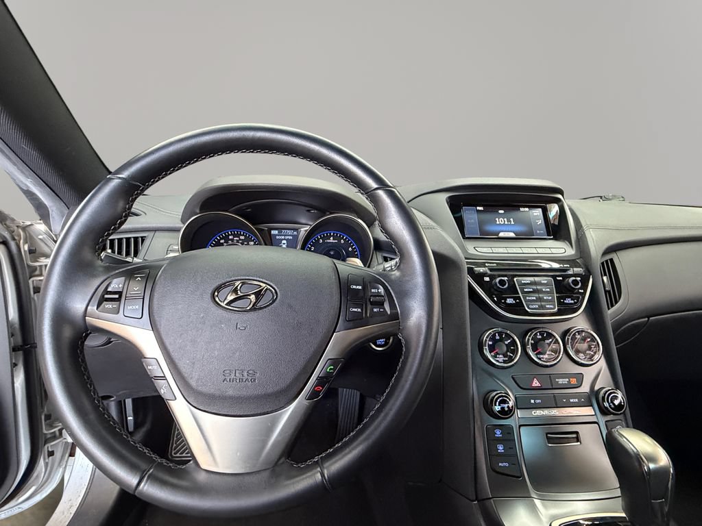 Used 2016 Hyundai Genesis 3.8 RWD image 10
