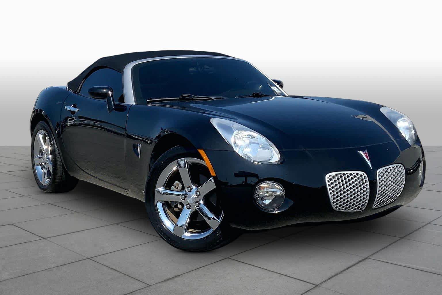 Used 2007 Pontiac Solstice Convertible w/ Premium Package RWD image 2