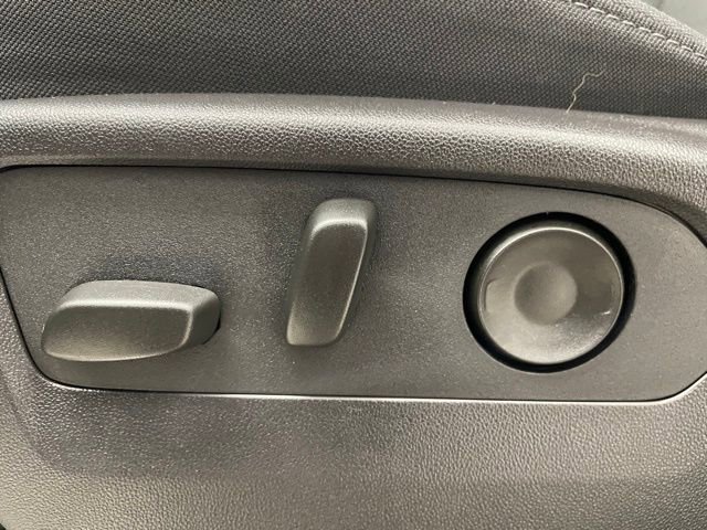 Used 2024 Chevrolet Silverado 1500 LT image 9