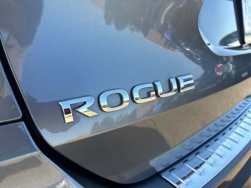 Used 2018 Nissan Rogue S image 14