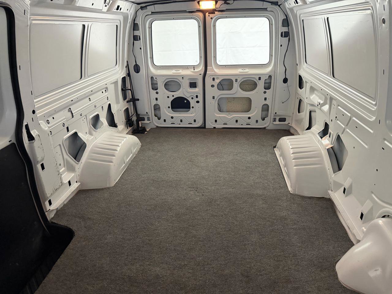 Used 1999 Ford E-150 and Econoline 150 RWD image 22