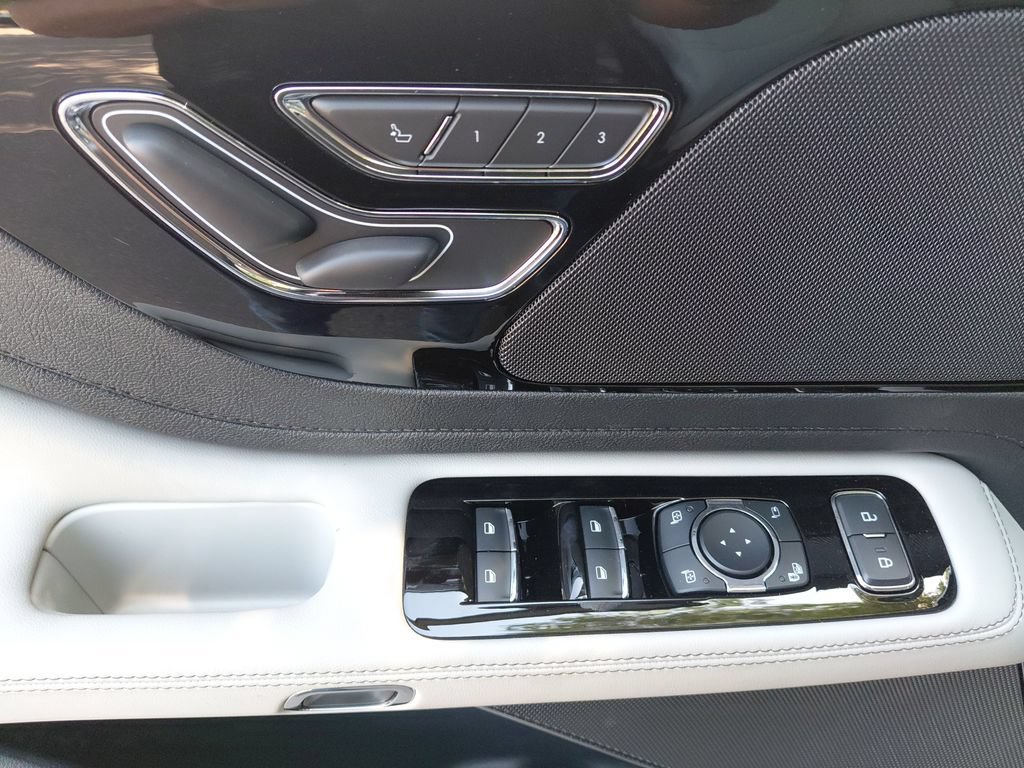 New 2026 Lincoln Aviator AWD image 36