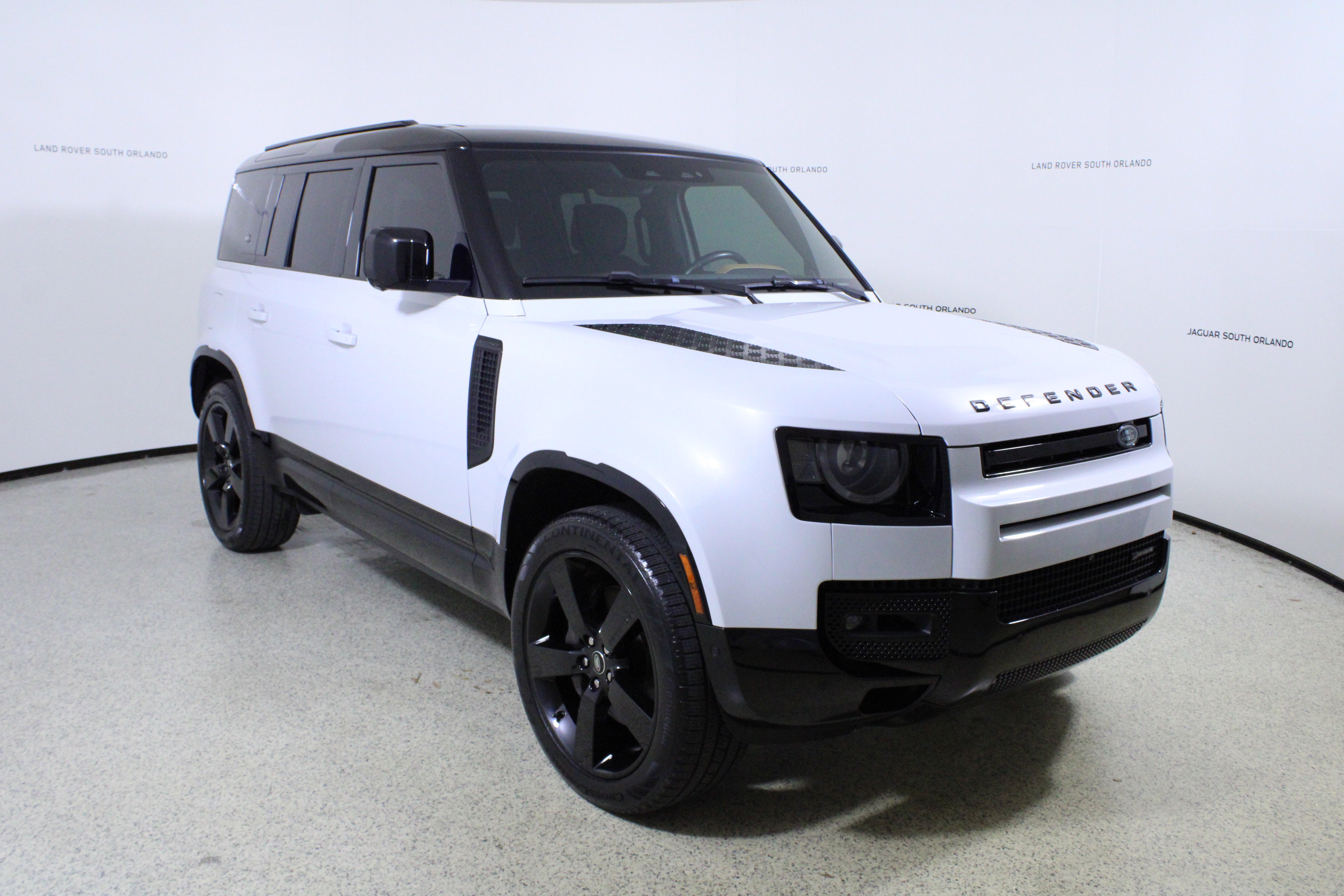 Used 2023 Land Rover Defender 110 X-Dynamic SE AWD/4WD image 3