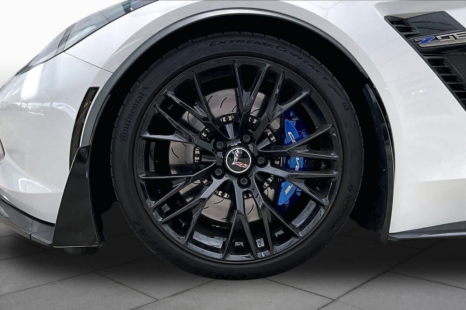 Used 2015 Chevrolet Corvette Z06 w/ 2LZ Preferred Equipment Group RWD image 11