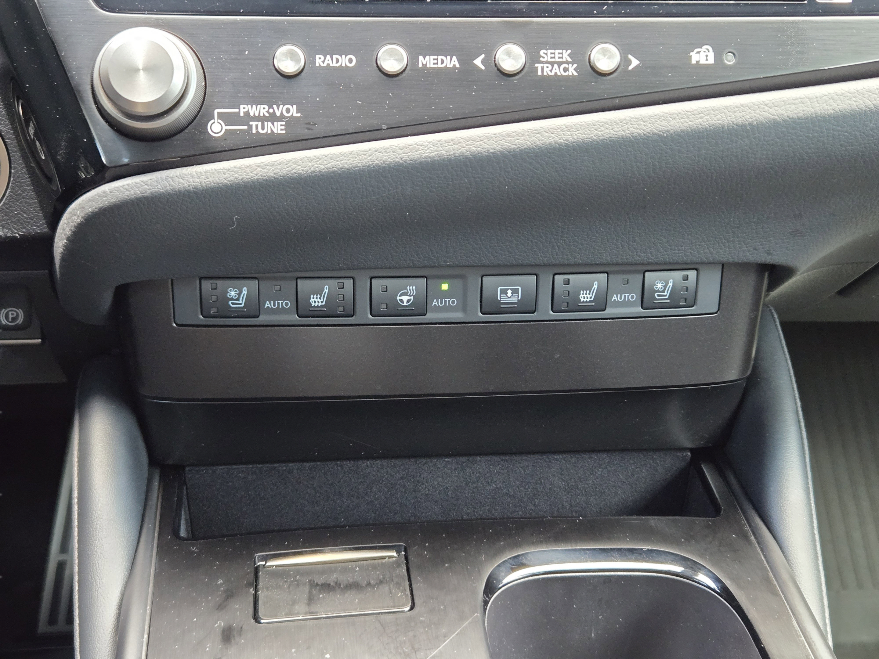 Certified 2024 Lexus ES 300h F Sport w/ Accessory Package (Z2) FWD image 16