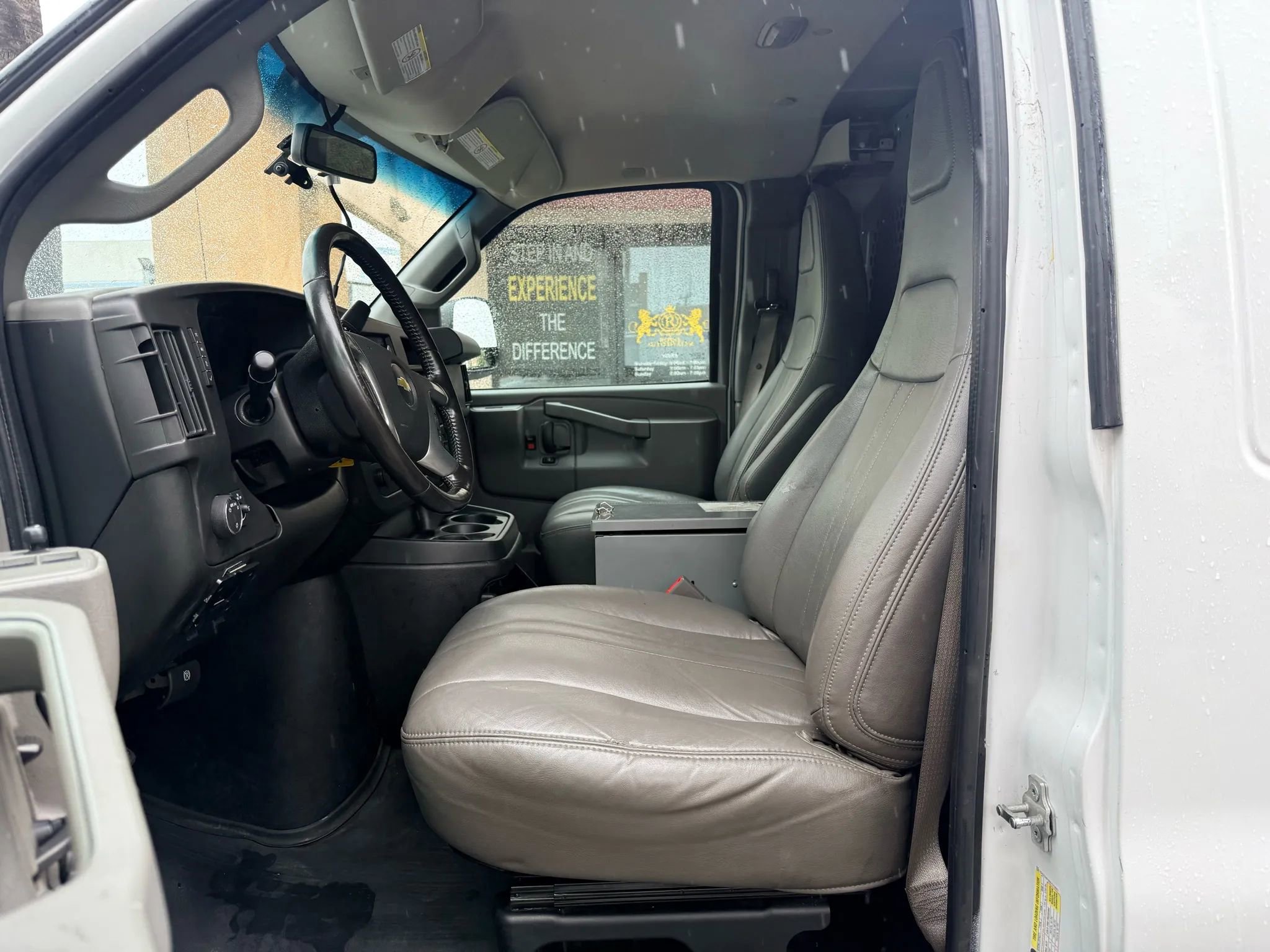 Used 2016 Chevrolet Express 3500 Extended RWD image 9
